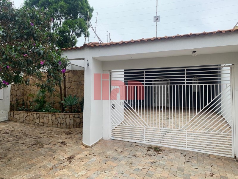 Casa para alugar com 3 quartos, 108m² - Foto 1